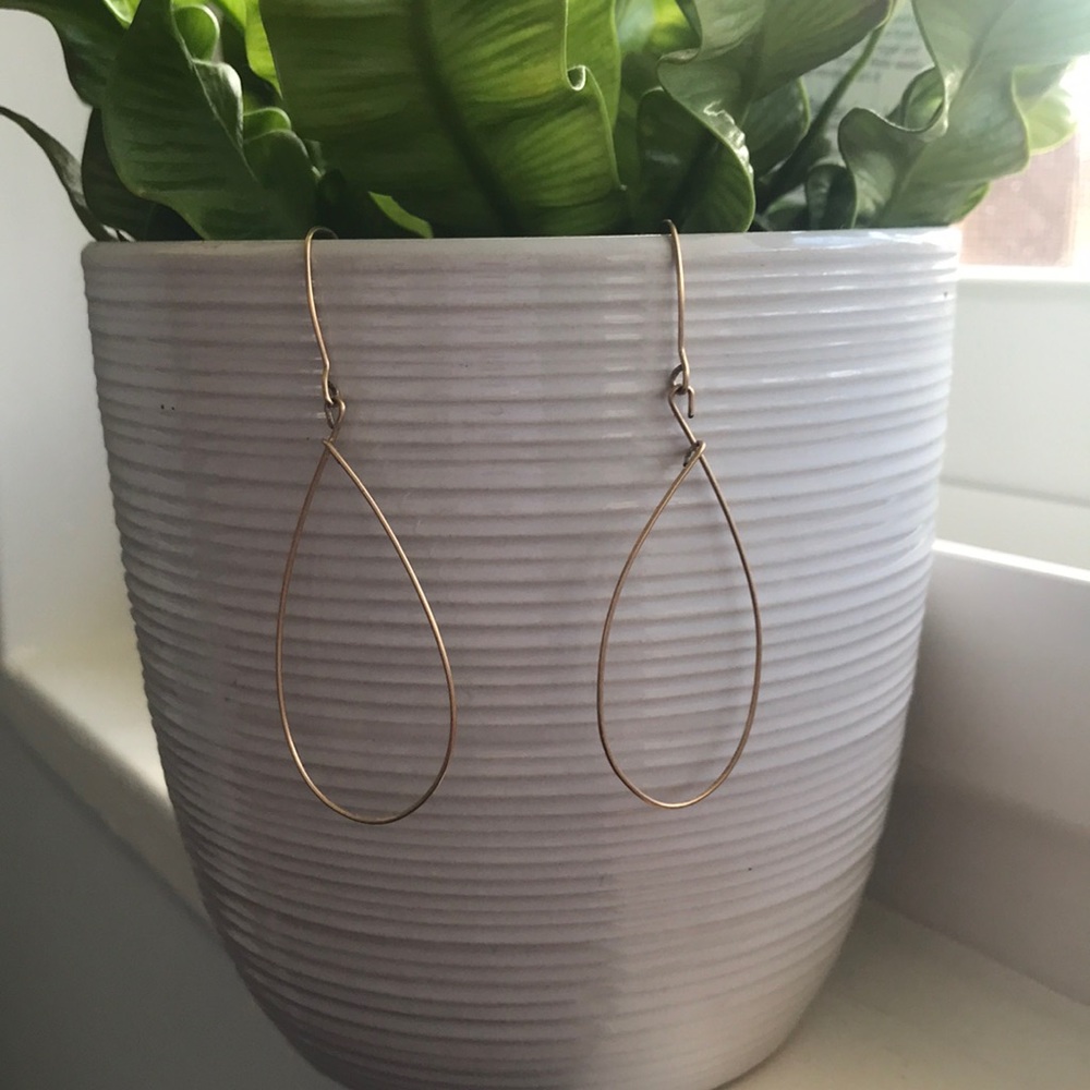 Gold-filled wire oval earrings